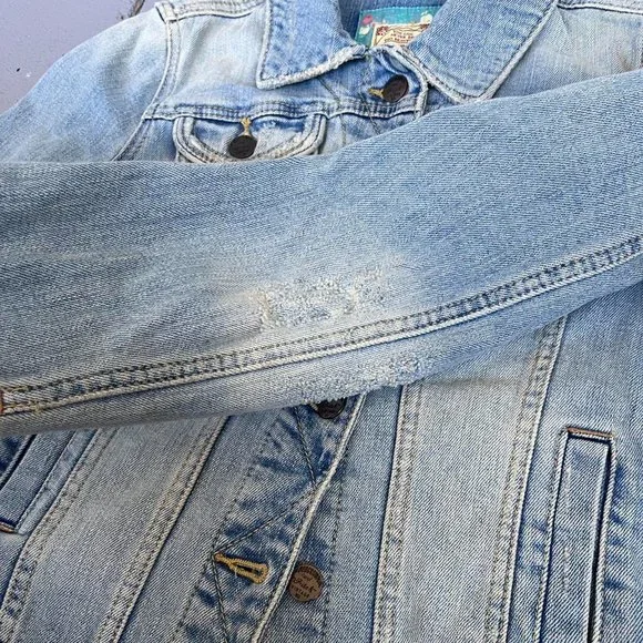 Distressed Abercrombie and Fitch Jean jacket size small —- 17” ptp super cute - Picture 2 of 3